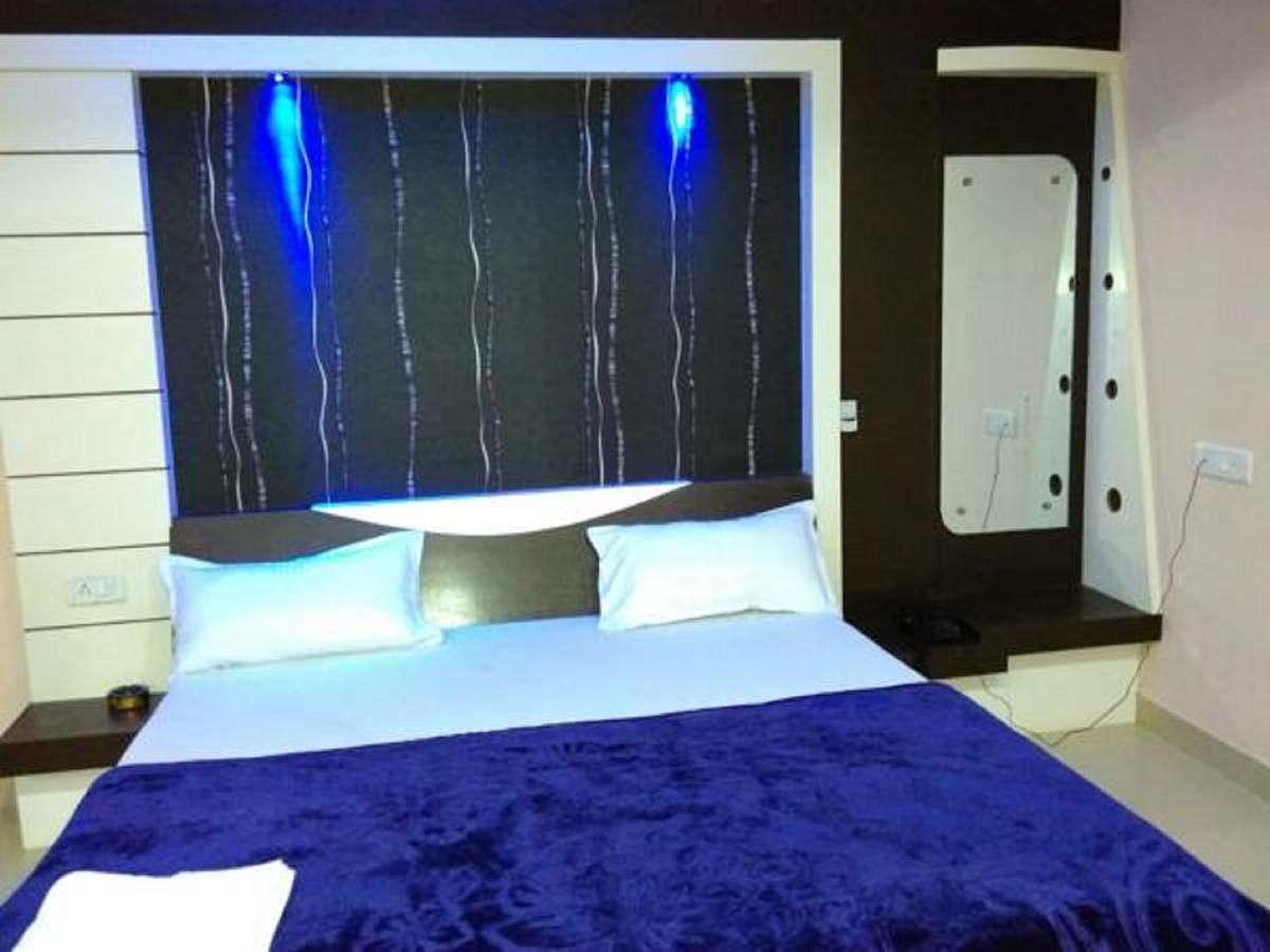 Hotel Blue Star Datia Exterior foto
